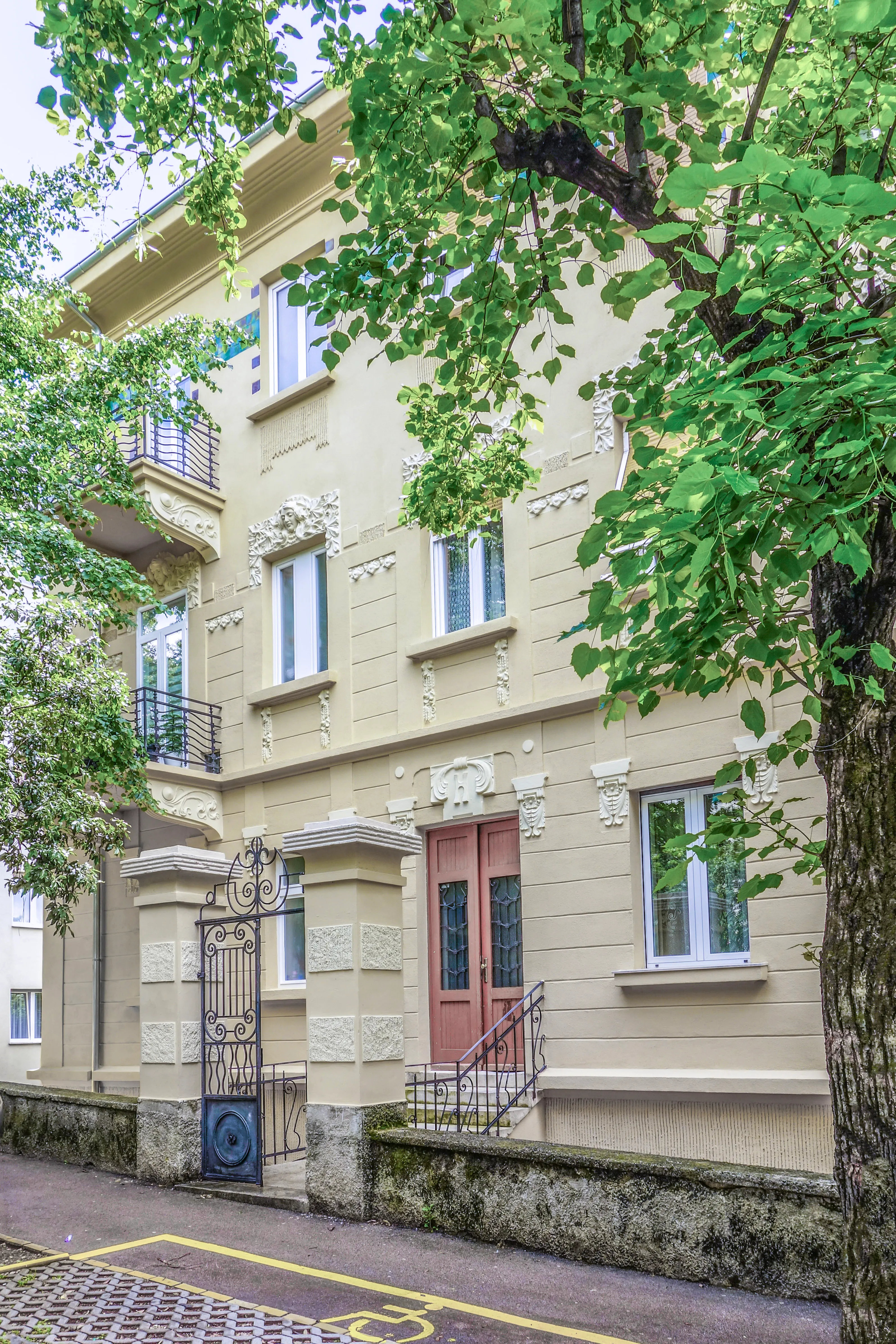 Vanjski izgled zgrade ordinacije Dental Zrinski u Rijeci